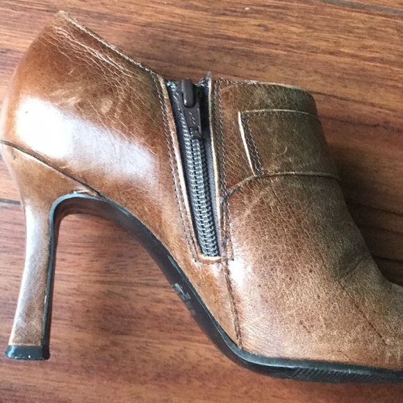 👠👠Parade Pointed Toe Heeled Booties👠👠 - Picture 8 of 11